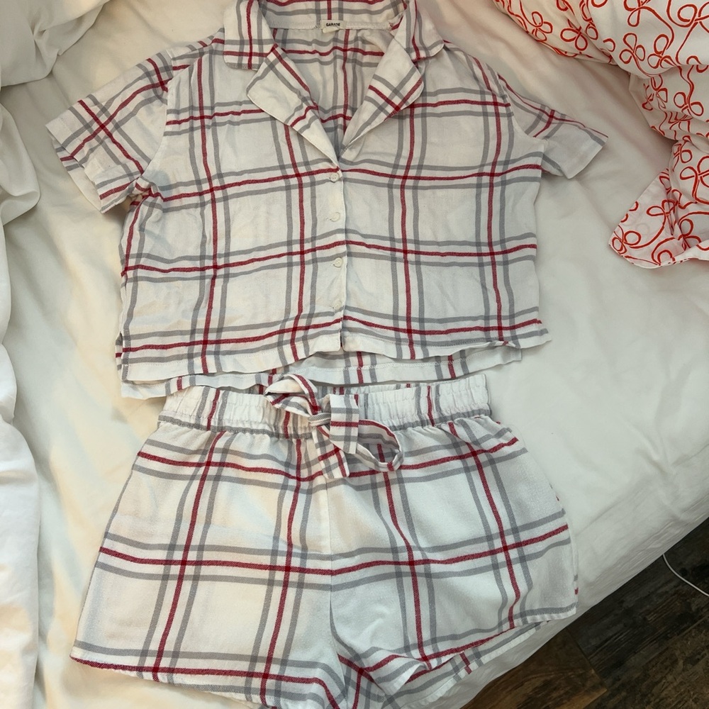 Short-sleeved pajama set